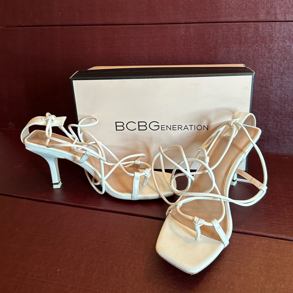 BCBGeneration Strappy White Heels sandals lace-up 9M leather marxa original box